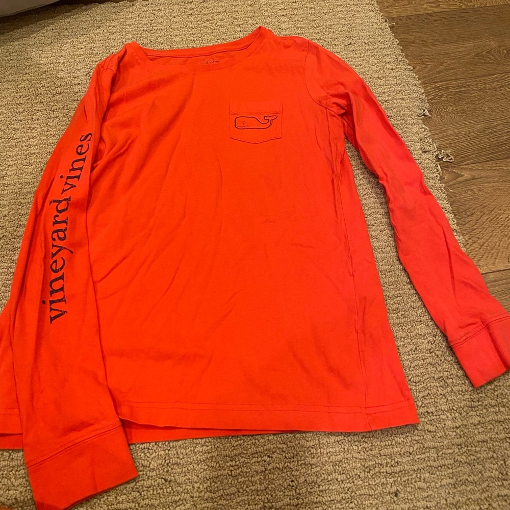 Long sleeve vineyard vines shirt.